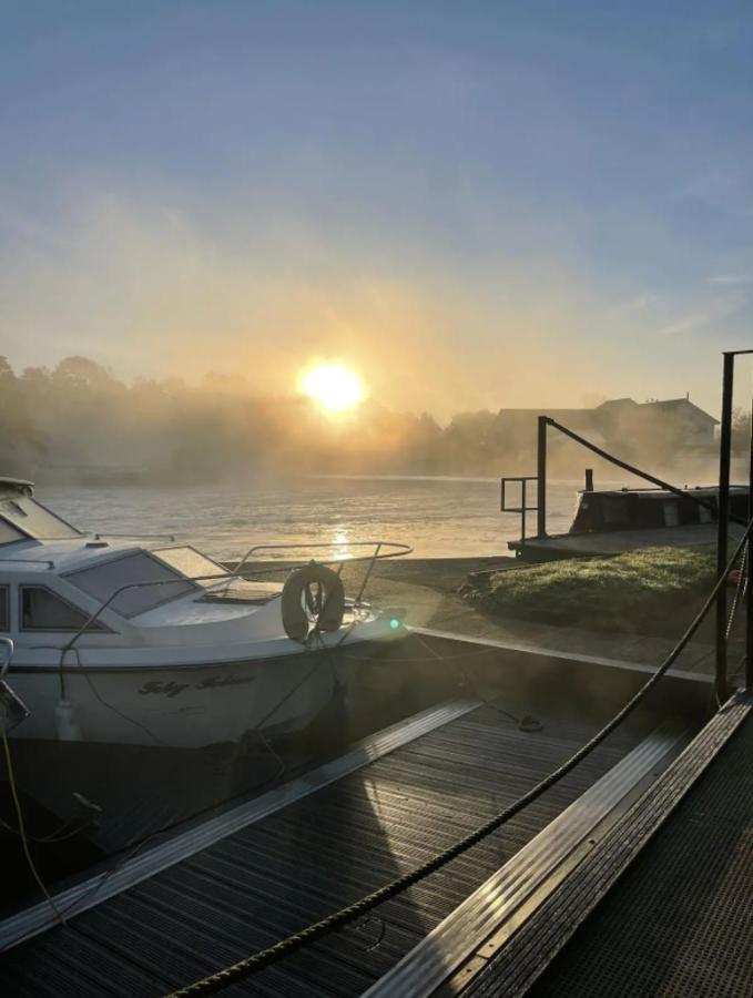 Water Cabin With Water Sports Equipment And Bikes, Bath ブリストル エクステリア 写真