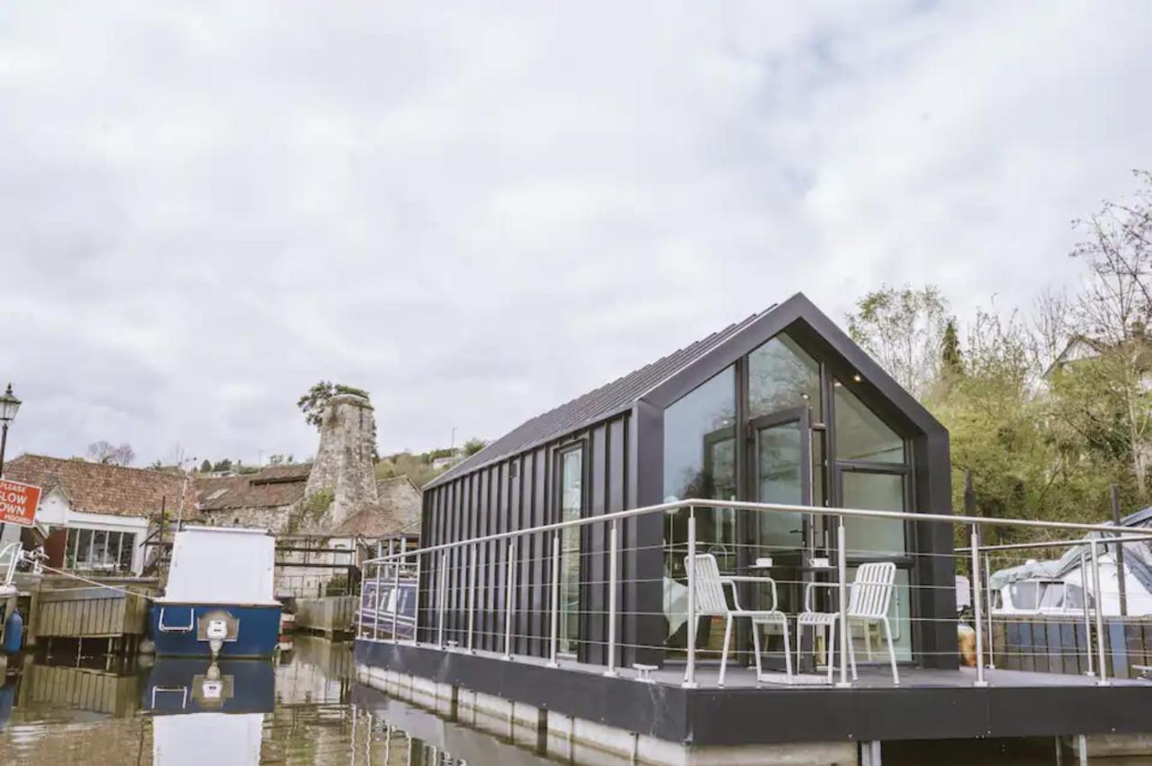 Water Cabin With Water Sports Equipment And Bikes, Bath ブリストル エクステリア 写真